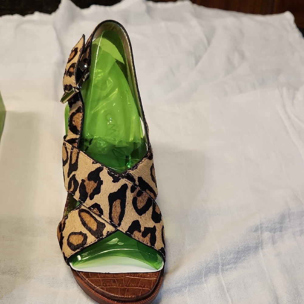 Sam Edelman Leopard Print heels - Picture 2 of 5